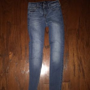 Hollister Medium Wash Jeans Mid-Rise Super Skinny